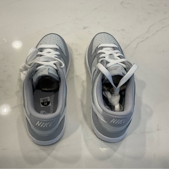 Nike Dunk Low kid size 3y
Two-Toned Grey (GS) sneakers - Picture 10 of 16